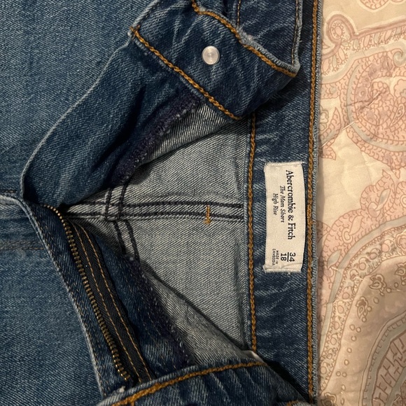 A&F High Rise Mom Short - Picture 2 of 4